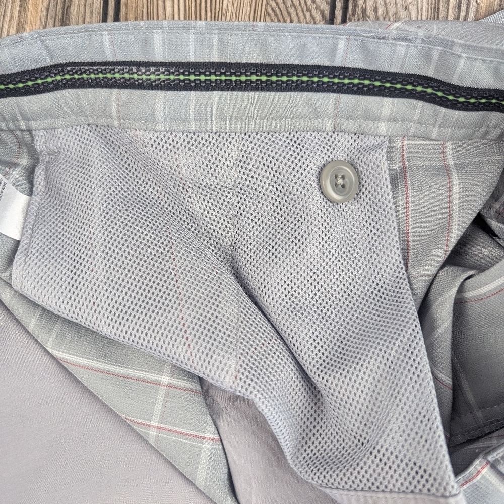 Izod Golf Shorts Size 38 Gray Red Stripe - Picture 6 of 8